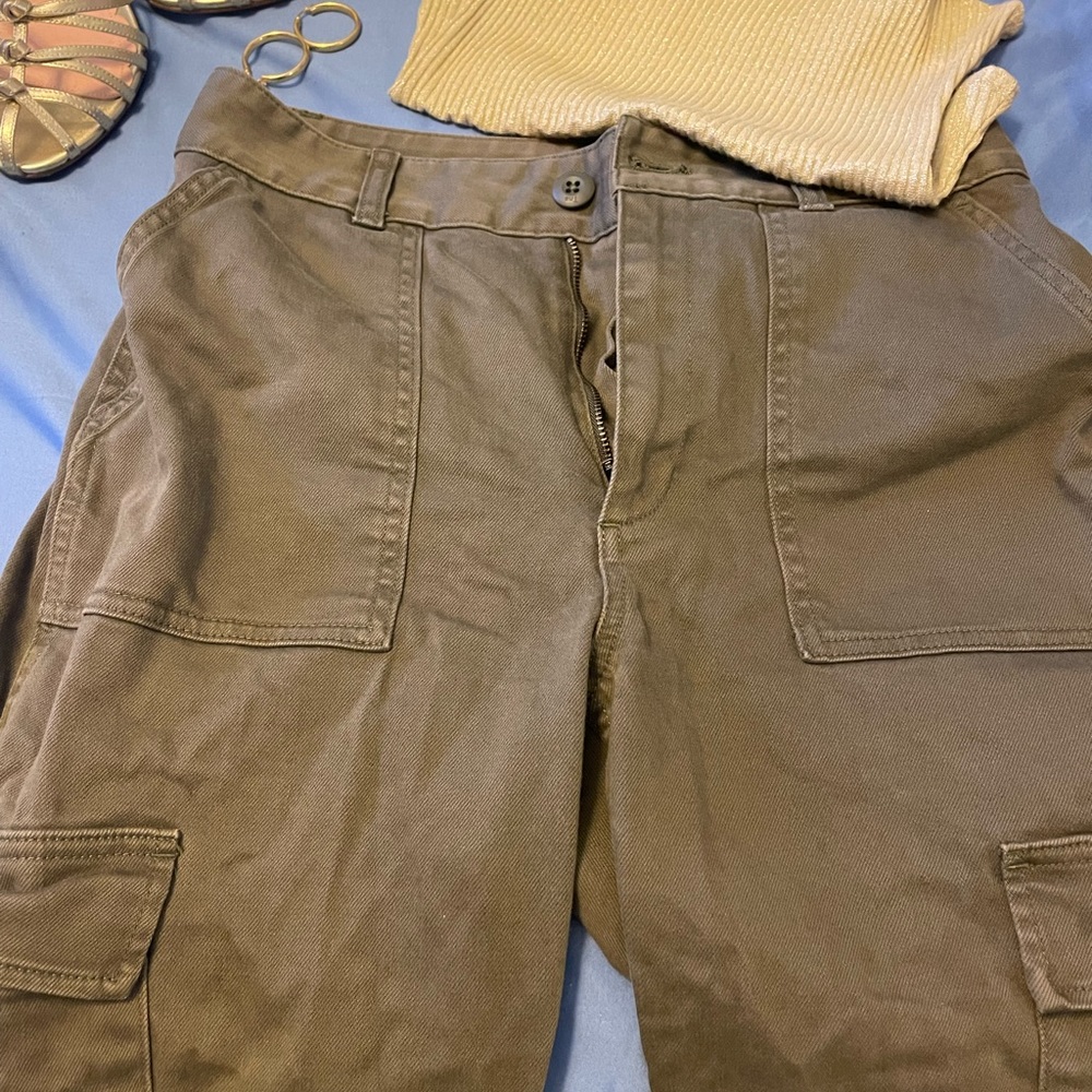 Aritzia cargo pants. Size 8